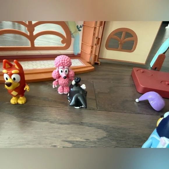 Disney Bluey School Friends figures playset Calypso playground lunch box stage - Picture 13 of 16
